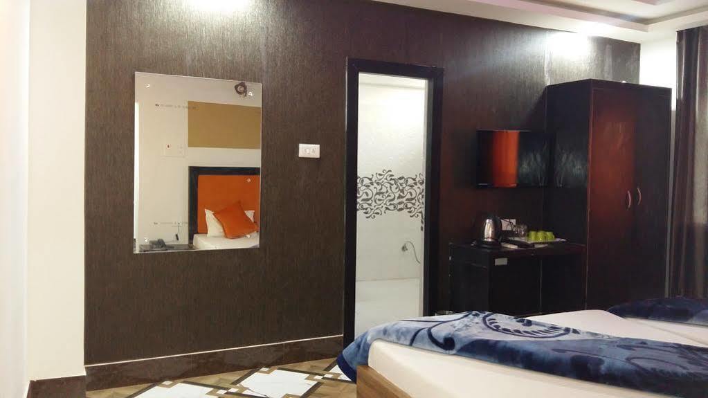 Hotel Rajkamal Деогарх Экстерьер фото