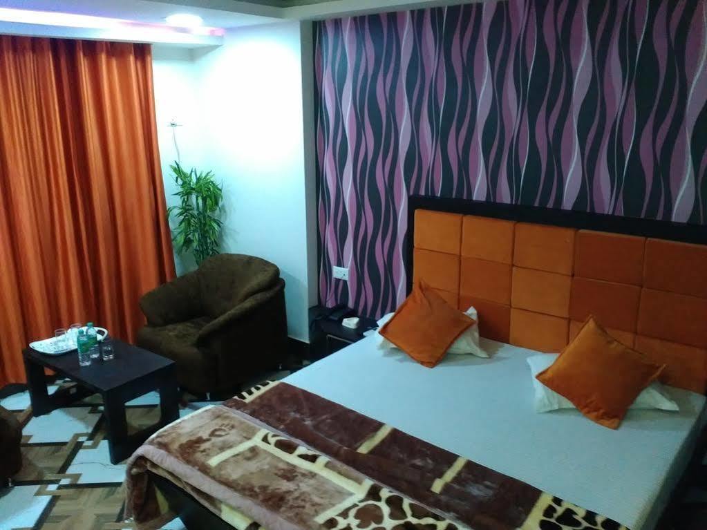 Hotel Rajkamal Деогарх Экстерьер фото