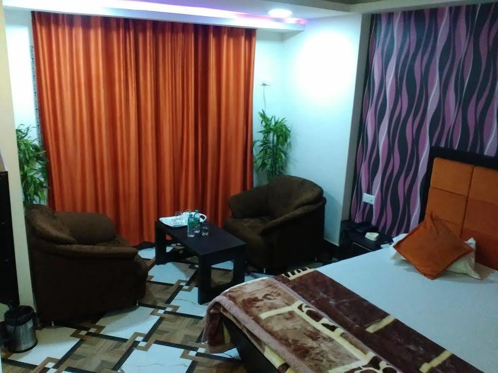 Hotel Rajkamal Деогарх Экстерьер фото