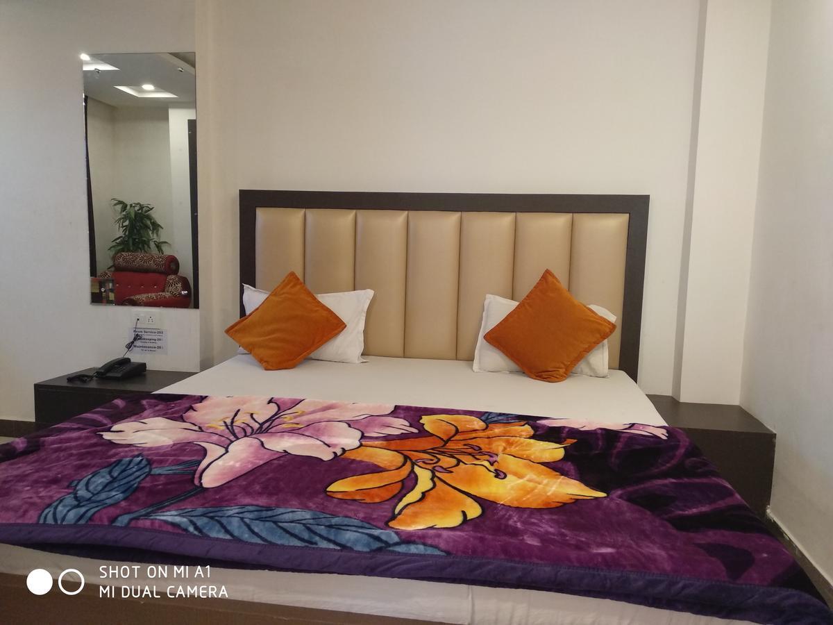 Hotel Rajkamal Деогарх Экстерьер фото